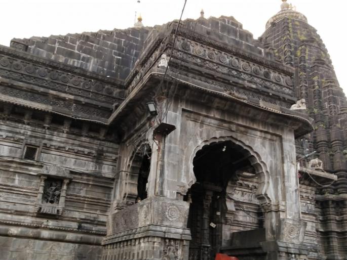 During the Mahashivratri Trimbakeshwar temple workers started strike | महाशिवरात्री दिवशीही त्र्यंबकेश्वर देवस्थान कर्मचाऱ्यांचा संप सुरूच, अनेक कार्यक्रम रद्द During the Mahashivratri Trimbakeshwar temple workers started strike | महाशिवरात्री दिवशीही त्र्यंबकेश्वर देवस्थान कर्मचाऱ्यांचा संप सुरूच, अनेक कार्यक्रम रद्द
