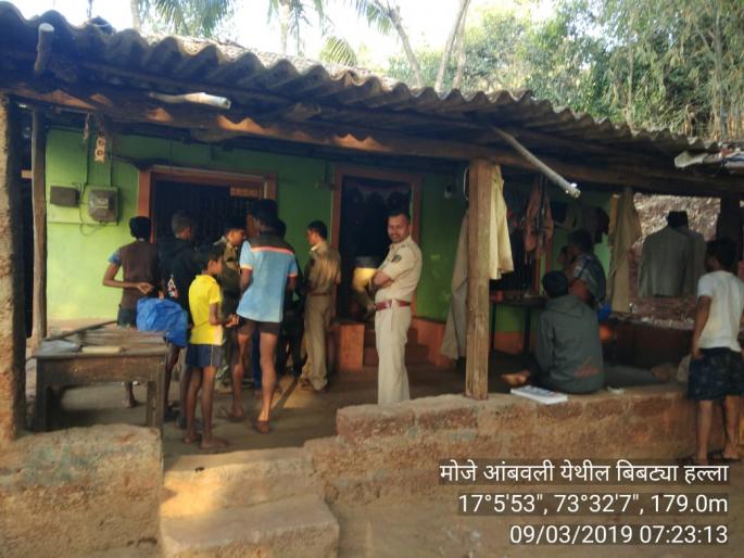 Three injured in leopard attack | बिबट्याच्या हल्ल्यात तिघे जखमी Three injured in leopard attack | बिबट्याच्या हल्ल्यात तिघे जखमी