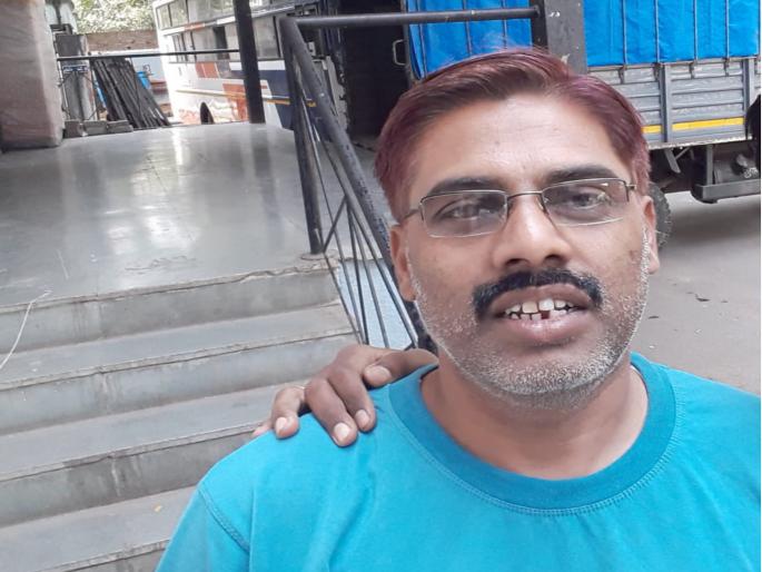 Death of a Theater Assistant by falling wings on him | लाेखंडी विंग अंगावर पडून रंगमंच सहाय्यकाचा मृत्यू Death of a Theater Assistant by falling wings on him | लाेखंडी विंग अंगावर पडून रंगमंच सहाय्यकाचा मृत्यू