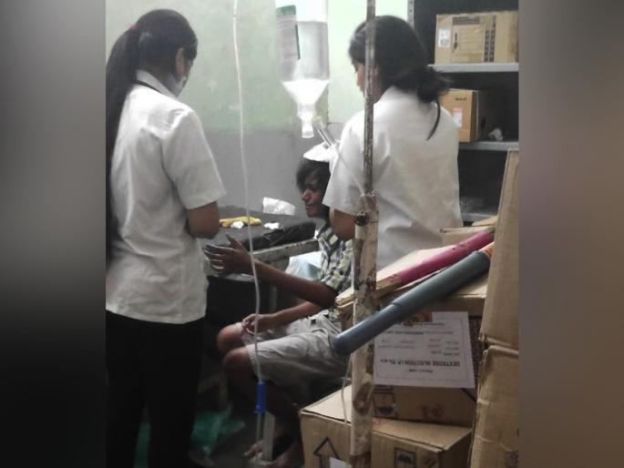 Slab collapsed in tribal girls' hostels on the shore; One injured | कोपरीत आदिवासी मुलींच्या वसतीगृहात कोसळला स्लॅब; एकजण जखमी Slab collapsed in tribal girls' hostels on the shore; One injured | कोपरीत आदिवासी मुलींच्या वसतीगृहात कोसळला स्लॅब; एकजण जखमी