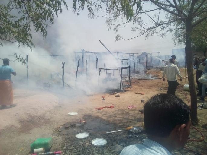 Fire broke out in Mohidpur and killed six houses | मोहिदेपुर येथे आग लागून सहा घरे भस्मसात Fire broke out in Mohidpur and killed six houses | मोहिदेपुर येथे आग लागून सहा घरे भस्मसात