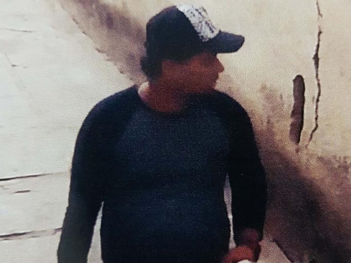 The search for the accused for sexually exploiting girls | मुलींशी अश्लील वर्तन करणाऱ्या आरोपीचा शोध सुरू The search for the accused for sexually exploiting girls | मुलींशी अश्लील वर्तन करणाऱ्या आरोपीचा शोध सुरू