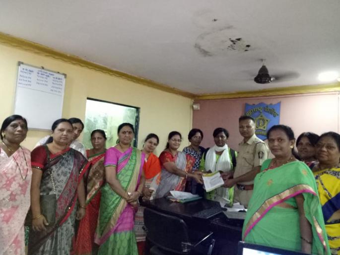 Sexual Harassment cases against tribal minor girls; Women Mandal's Police Request | आदिवासी अल्पवयीन मुलींवर लैंगिक अत्याचार प्रकरण; महिला मंडळाचे पोलिसांना निवेदन Sexual Harassment cases against tribal minor girls; Women Mandal's Police Request | आदिवासी अल्पवयीन मुलींवर लैंगिक अत्याचार प्रकरण; महिला मंडळाचे पोलिसांना निवेदन