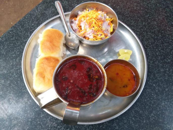 caste a vote and get one misal free on another ; offer to voters | मतदान करा, एका मिसळवर एक मिसळ फ्री मिळवा ; मतदारांसाठी अनाेखी ऑफर caste a vote and get one misal free on another ; offer to voters | मतदान करा, एका मिसळवर एक मिसळ फ्री मिळवा ; मतदारांसाठी अनाेखी ऑफर