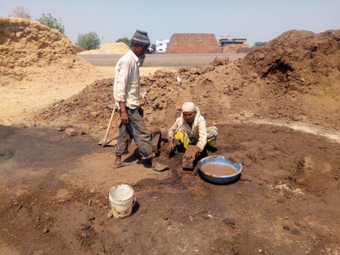 Half an hour is spent, it is as soon as it is possible to vote! | अर्धा तास लागतंय, तेवढं झालं की मतदान करायला जाणारंय !