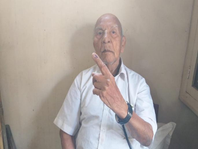 105-year-old Dr Balwant Ghatpande dies, see last rare interview | १०५ वर्षांचे डॉ बळवंत घाटपांडे यांचे निधन, बघा अखेरची दुर्मिळ मुलाखत 105-year-old Dr Balwant Ghatpande dies, see last rare interview | १०५ वर्षांचे डॉ बळवंत घाटपांडे यांचे निधन, बघा अखेरची दुर्मिळ मुलाखत