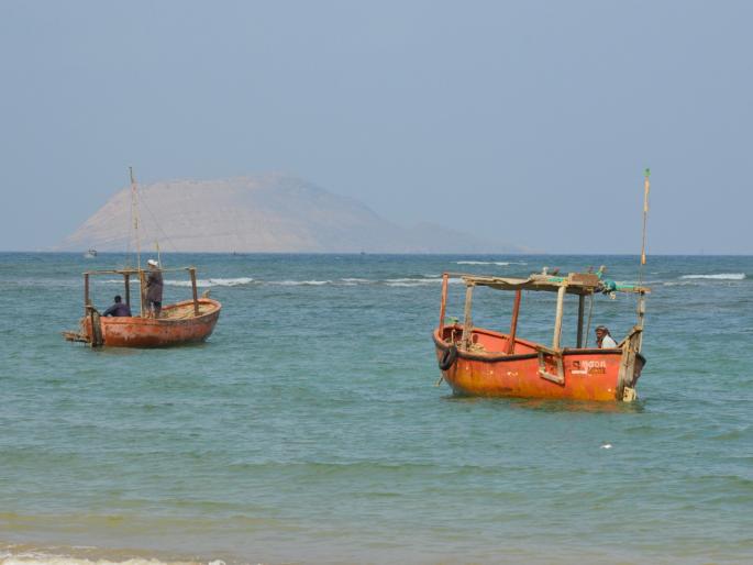 34 indian fishermen arrested for straying into pakistan waters | पाकिस्तानकडून 34 भारतीय मच्छीमारांना अटक 34 indian fishermen arrested for straying into pakistan waters | पाकिस्तानकडून 34 भारतीय मच्छीमारांना अटक