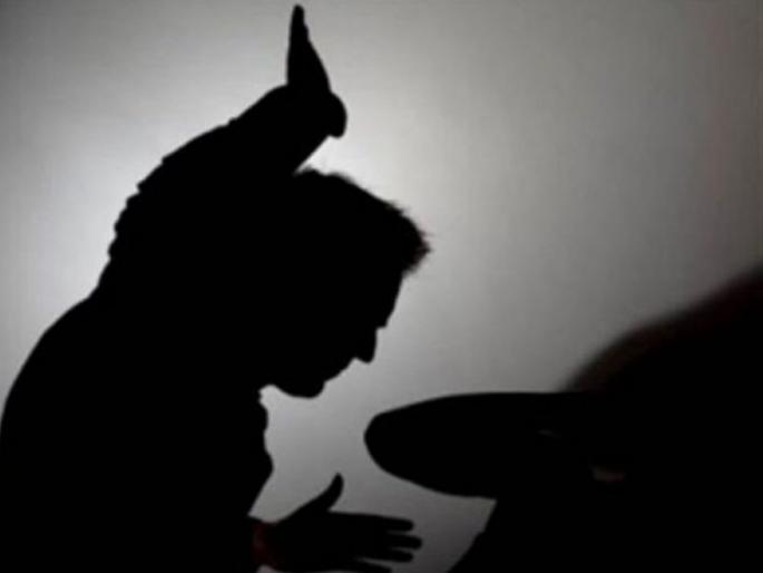 kerala man hits son with spade handle for failing to score a plus arrested | धक्कादायक! परीक्षेत 'ए प्लस' न मिळाल्याने वडिलांची मुलाला कुदळीने मारहाण kerala man hits son with spade handle for failing to score a plus arrested | धक्कादायक! परीक्षेत 'ए प्लस' न मिळाल्याने वडिलांची मुलाला कुदळीने मारहाण