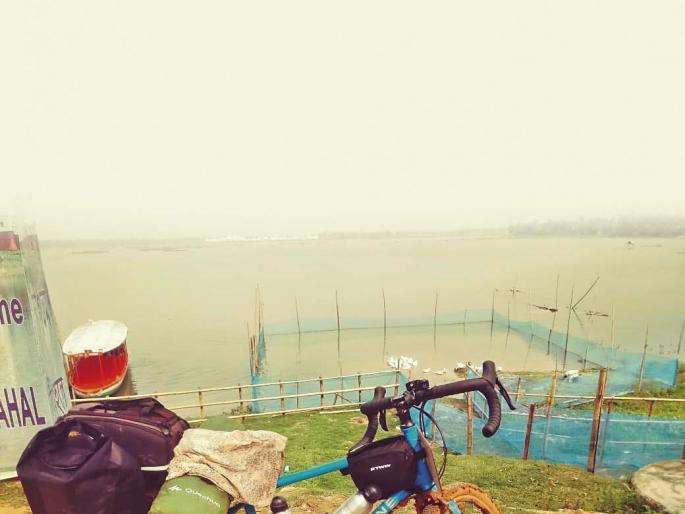 meet a girl on a bycycle, living her India travel dream. | एक मुलगी सायकलवर एकटी भारतभ्रमणाला निघते तेव्हा. meet a girl on a bycycle, living her India travel dream. | एक मुलगी सायकलवर एकटी भारतभ्रमणाला निघते तेव्हा.