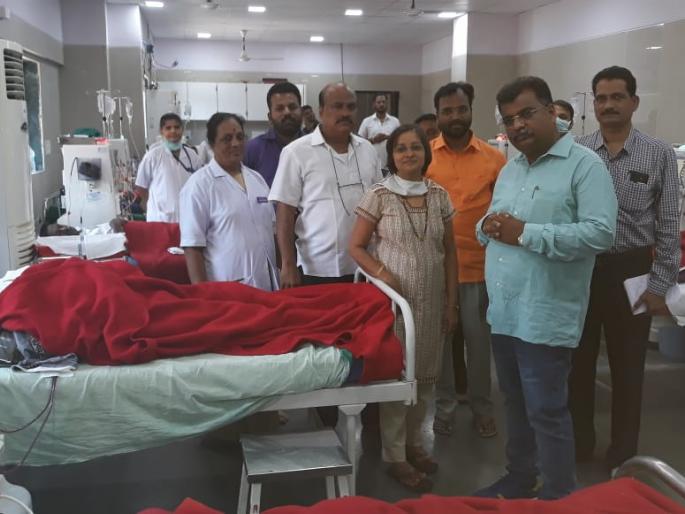 Guardian Minister Ravindra Chavan's sudden visit to the District Hospital | पालकमंत्री रवींद्र चव्हाण यांची जिल्हा रुग्णालयास अचानक भेट Guardian Minister Ravindra Chavan's sudden visit to the District Hospital | पालकमंत्री रवींद्र चव्हाण यांची जिल्हा रुग्णालयास अचानक भेट