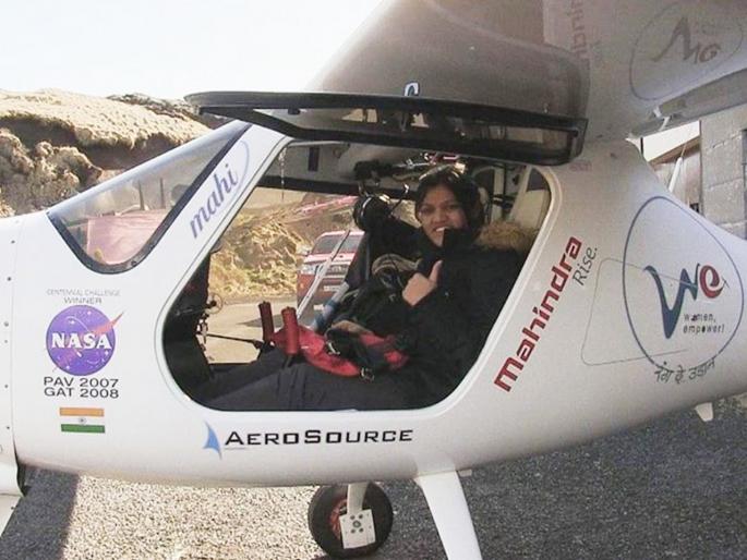 India's Aarohi Pandit is first female to fly solo across Atlantic Ocean in light plane | मुंबईकर आरोहीची शानदार कामगिरी; अटलांटिक महासागर पार करत विक्रमाला गवसणी India's Aarohi Pandit is first female to fly solo across Atlantic Ocean in light plane | मुंबईकर आरोहीची शानदार कामगिरी; अटलांटिक महासागर पार करत विक्रमाला गवसणी