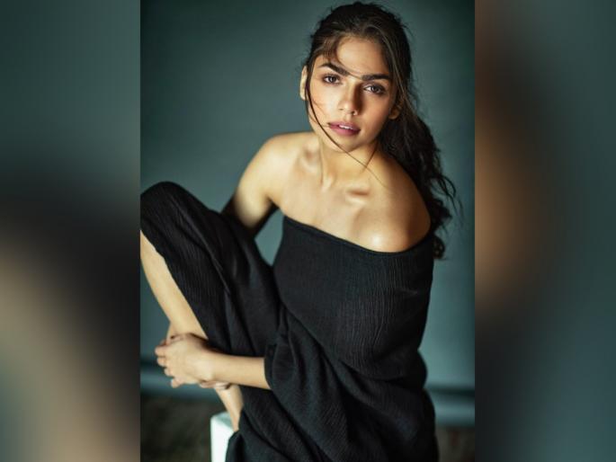 Sanjay leela bhansali movie 'Malaal' first look released | संजय लीला भन्साळी यांच्या 'मलाल'चा फर्स्ट लूक आऊट, 'या' दिवशी होणार ट्रेलर आऊट Sanjay leela bhansali movie 'Malaal' first look released | संजय लीला भन्साळी यांच्या 'मलाल'चा फर्स्ट लूक आऊट, 'या' दिवशी होणार ट्रेलर आऊट