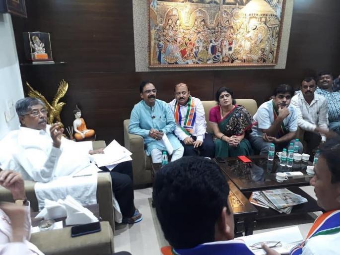 MNS delegation met Chandrakant Patil for drought issue in state | दुष्काळासंदर्भात मनसेच्या शिष्टमंडळाने घेतली चंद्रकांत पाटील यांची भेट MNS delegation met Chandrakant Patil for drought issue in state | दुष्काळासंदर्भात मनसेच्या शिष्टमंडळाने घेतली चंद्रकांत पाटील यांची भेट