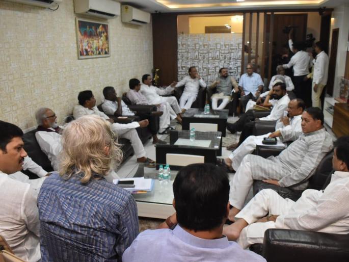Discussion with opposition parties about the assembly election, NCP, Congress leaders present in meeting | विधानसभा एकत्र लढण्याबाबत विरोधी पक्षांशी चर्चा; वंचित आघाडी, मनसेबाबत वेट अँन्ड वॉचची भूमिका Discussion with opposition parties about the assembly election, NCP, Congress leaders present in meeting | विधानसभा एकत्र लढण्याबाबत विरोधी पक्षांशी चर्चा; वंचित आघाडी, मनसेबाबत वेट अँन्ड वॉचची भूमिका