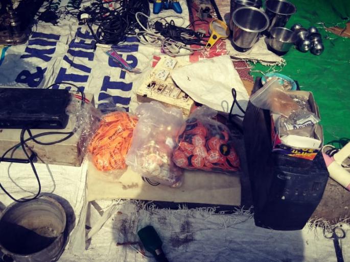 Shivsena's Publicity material goes in waste; selling weekly market | शिवसेनेचे प्रचार साहित्य भंगारात; आठवडी बाजारात मांडले दुकान