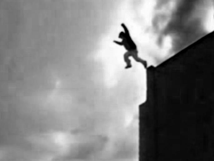 KEM hospital student committed suicide in Dadar | दादरमध्ये डॉक्टरचे शिक्षण घेणाऱ्या विद्यार्थ्याने केली आत्महत्या  KEM hospital student committed suicide in Dadar | दादरमध्ये डॉक्टरचे शिक्षण घेणाऱ्या विद्यार्थ्याने केली आत्महत्या