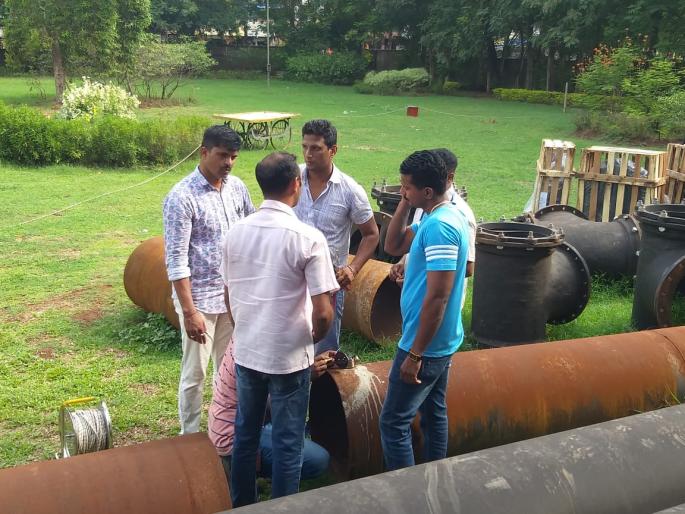 Time Bomb found near Sudhagad school in kalamboli | सुधागड शाळेजवळ टाईम बॉम्ब सापडला; कळंबोलीत खळबळ Time Bomb found near Sudhagad school in kalamboli | सुधागड शाळेजवळ टाईम बॉम्ब सापडला; कळंबोलीत खळबळ