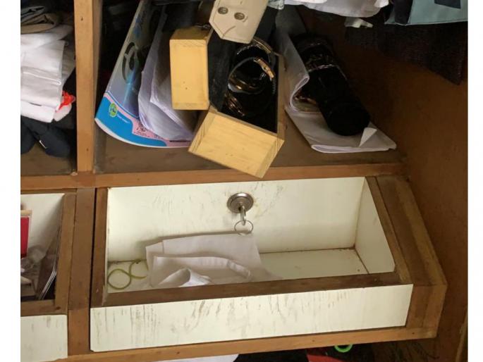 robbery in pune's corporater house ; seven lakh rupees stolen | पुण्यातील नगरसेविकेच्या घरी चाेरी ; सव्वासात लाख रुपये चाेरट्यांनी केले लंपास