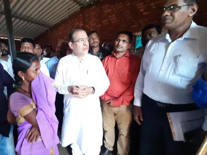State Tribal Area Review Committee chairman Vivek Pandit visit thane district | राज्य आदिवासी क्षेत्र आढावा समितीचा दौरा; विवेक पंडितांनी घेतली आरोग्य व्यवस्थेची झाडाझडती   State Tribal Area Review Committee chairman Vivek Pandit visit thane district | राज्य आदिवासी क्षेत्र आढावा समितीचा दौरा; विवेक पंडितांनी घेतली आरोग्य व्यवस्थेची झाडाझडती