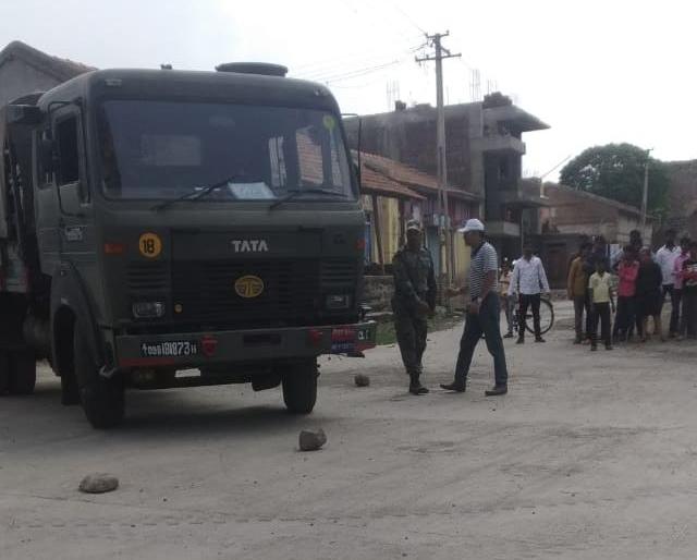 file a criminal case against a colonel in the village of Pune | जमीन ताब्यात घेण्यासाठी गावात लष्कराला आणणाऱ्या कर्नलवर गुन्हा दाखल file a criminal case against a colonel in the village of Pune | जमीन ताब्यात घेण्यासाठी गावात लष्कराला आणणाऱ्या कर्नलवर गुन्हा दाखल