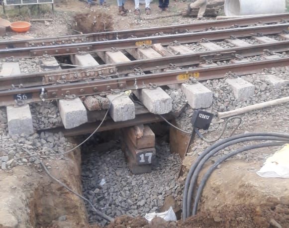 Two laborers killed by submerging under the rail tracks | रेल्वे रूळाखाली दबून दोन मजूर ठार Two laborers killed by submerging under the rail tracks | रेल्वे रूळाखाली दबून दोन मजूर ठार