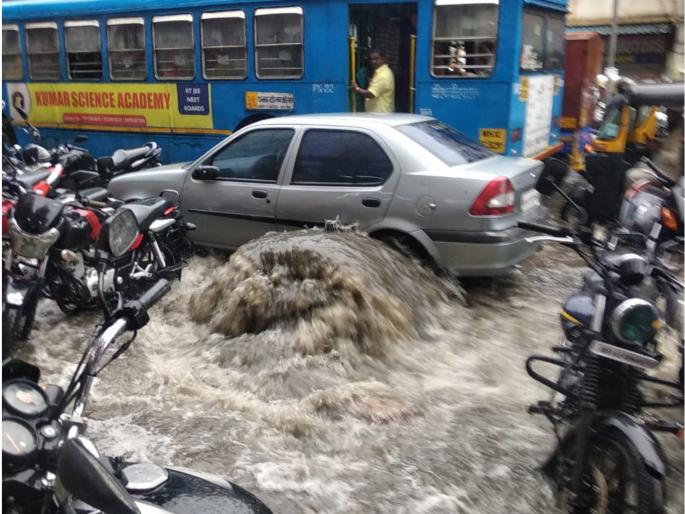 42 water lodging cases in pune in it's first mansoon | मान्सूनच्या पहिल्याच पावसात पुण्यात 42 ठिकाणी पाणी तुंबल्याच्या घटना 42 water lodging cases in pune in it's first mansoon | मान्सूनच्या पहिल्याच पावसात पुण्यात 42 ठिकाणी पाणी तुंबल्याच्या घटना