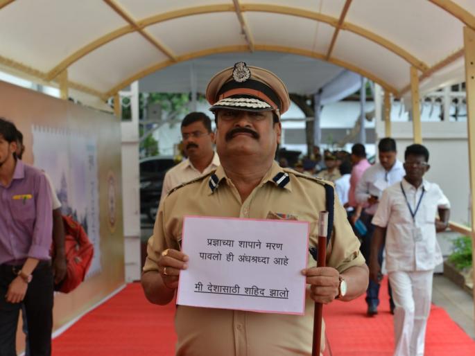 MLC Prakash Gajbhiye protest against statement of Pragya Thakur | शहीद करकरेंच्या वेशात 'ते' आमदार पोहचले विधानभवनात; प्रज्ञा ठाकूरच्या वक्तव्याचा केला निषेध  MLC Prakash Gajbhiye protest against statement of Pragya Thakur | शहीद करकरेंच्या वेशात 'ते' आमदार पोहचले विधानभवनात; प्रज्ञा ठाकूरच्या वक्तव्याचा केला निषेध