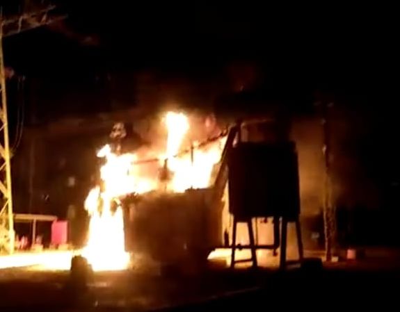 A fire in Ahmednagar High Voltage Substation | अहमदनगर येथील महापारेषणच्या हाय व्होल्टेज सबस्टेशनला आग A fire in Ahmednagar High Voltage Substation | अहमदनगर येथील महापारेषणच्या हाय व्होल्टेज सबस्टेशनला आग