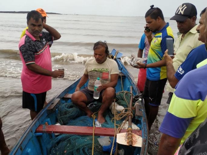 Fishermen drowned in Manori's sea was found | मनोरीच्या समुद्रात बुडालेला मच्छीमार अखेर सुखरूप सापडला Fishermen drowned in Manori's sea was found | मनोरीच्या समुद्रात बुडालेला मच्छीमार अखेर सुखरूप सापडला