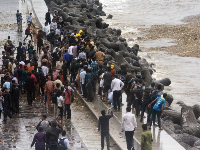 Three floating on the beach; One saved | भरतीच्या लाटेत समुद्रकिनारी तिघे बुडाले; एकाला वाचविले Three floating on the beach; One saved | भरतीच्या लाटेत समुद्रकिनारी तिघे बुडाले; एकाला वाचविले