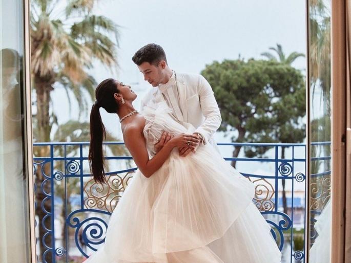 Priyanka chopra and nick jonas share a romantic dance video | इटलीमध्ये प्रियंका आणि निक करतायेत व्हॅकेशन एन्जॉय, सोशल मीडियावर व्हिडीओ व्हायरल Priyanka chopra and nick jonas share a romantic dance video | इटलीमध्ये प्रियंका आणि निक करतायेत व्हॅकेशन एन्जॉय, सोशल मीडियावर व्हिडीओ व्हायरल