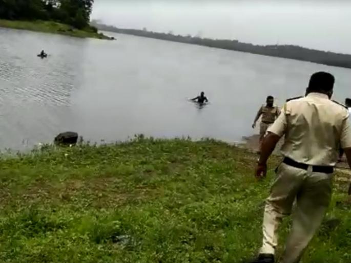 Man has died in Bangurda lake of Powai due to drowning while he went to swim with friends | Video : पवईतील बांगुर्डा तलावात बुडून एकाचा मृत्यू Man has died in Bangurda lake of Powai due to drowning while he went to swim with friends | Video : पवईतील बांगुर्डा तलावात बुडून एकाचा मृत्यू