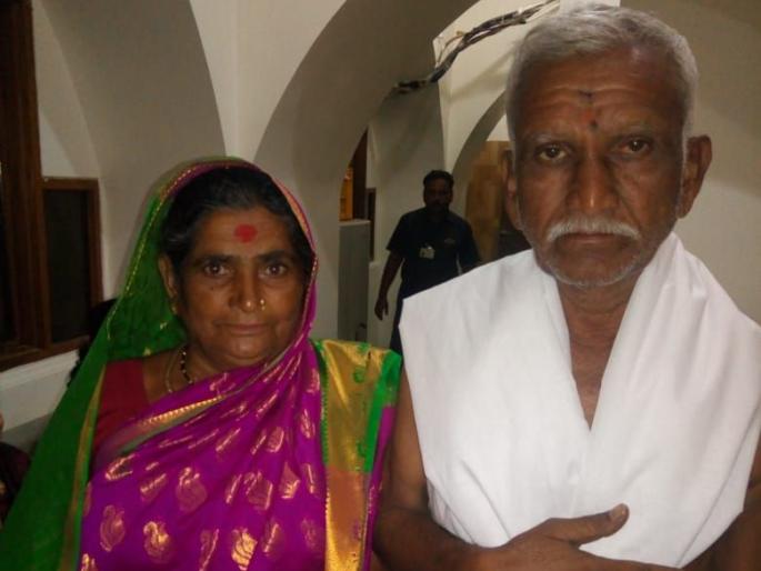 Drought affected farmer got chance to Vitthal pooja | तब्बल चार दशके न चुकता वारी केली; दुष्काळाने होरपळलेल्या शेतकऱ्याला पांडुरंगच पावला