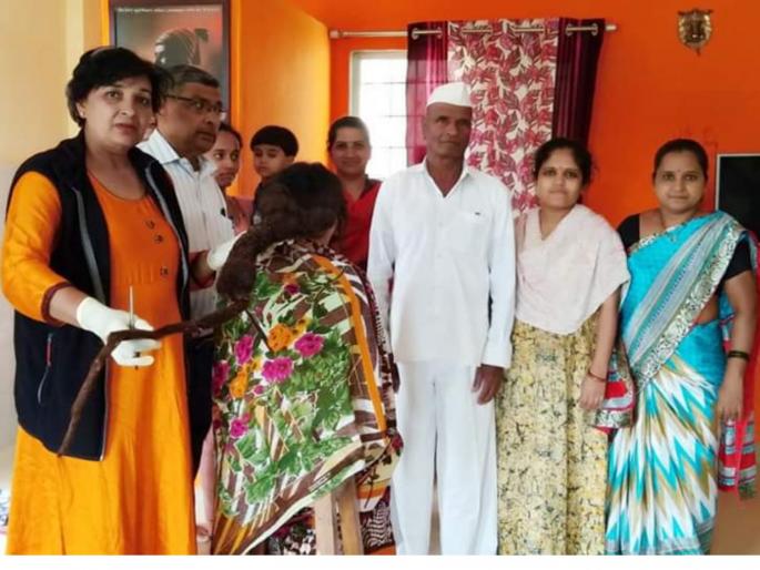 ... she made 120 women jata free | ...त्यांनी केलं 120 महिलांना जटामुक्त ... she made 120 women jata free | ...त्यांनी केलं 120 महिलांना जटामुक्त