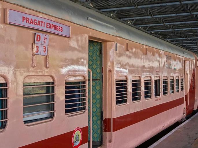 Sinhagad and Pragati Express closed for eight days | डेक्कन, प्रगती एक्स्प्रेस आठ दिवस बंद राहणार; कोयना, सह्याद्रीही मुंबईपर्यंत नाही येणार Sinhagad and Pragati Express closed for eight days | डेक्कन, प्रगती एक्स्प्रेस आठ दिवस बंद राहणार; कोयना, सह्याद्रीही मुंबईपर्यंत नाही येणार