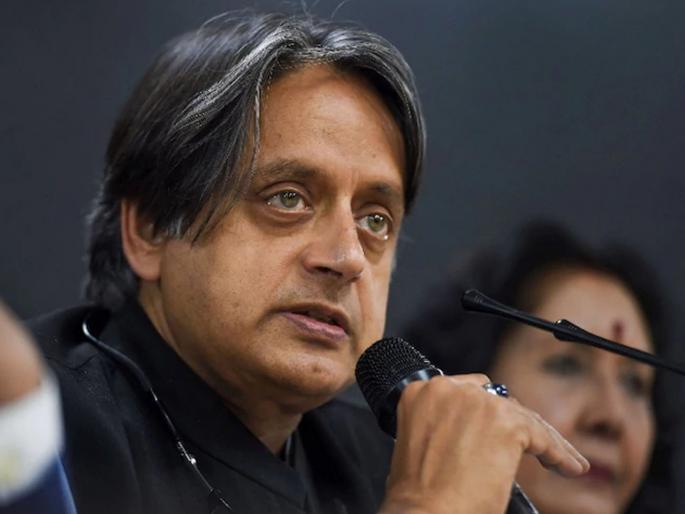 shashi tharoor condemn house arrest of kashmiri leaders says whats is going on | मोदी सरकारचं हे चाललंय काय?, मेहबुबा अन् अब्दुल्लांच्या नजरकैदेवर थरूर भडकले shashi tharoor condemn house arrest of kashmiri leaders says whats is going on | मोदी सरकारचं हे चाललंय काय?, मेहबुबा अन् अब्दुल्लांच्या नजरकैदेवर थरूर भडकले