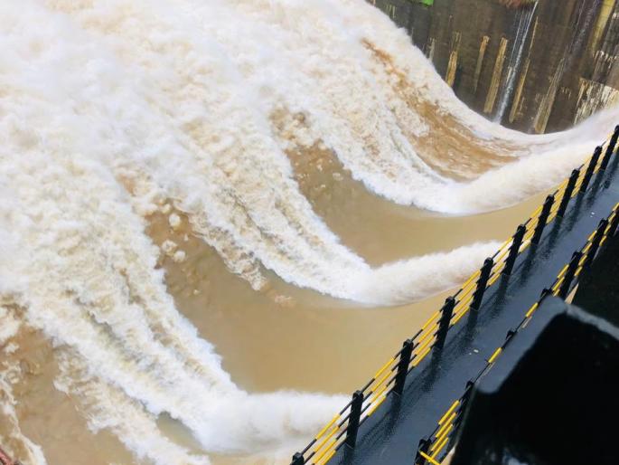 High Alert in the Tilari dam prone area | Video: तिलारी धरण प्रवण क्षेत्रात हायअलर्ट; चारही दरवाजे उघडले High Alert in the Tilari dam prone area | Video: तिलारी धरण प्रवण क्षेत्रात हायअलर्ट; चारही दरवाजे उघडले