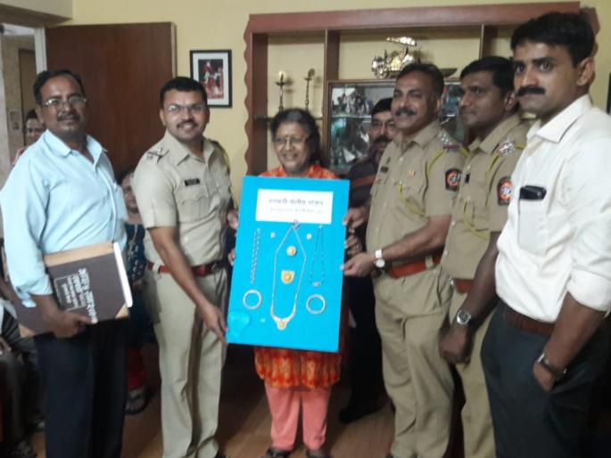 care taker gold ; police arrested accused in few hrs | केअर टेकरने लंपास केले साेने ; पाेलिसांनी काही तासांमध्ये केली आराेपीला अटक care taker gold ; police arrested accused in few hrs | केअर टेकरने लंपास केले साेने ; पाेलिसांनी काही तासांमध्ये केली आराेपीला अटक