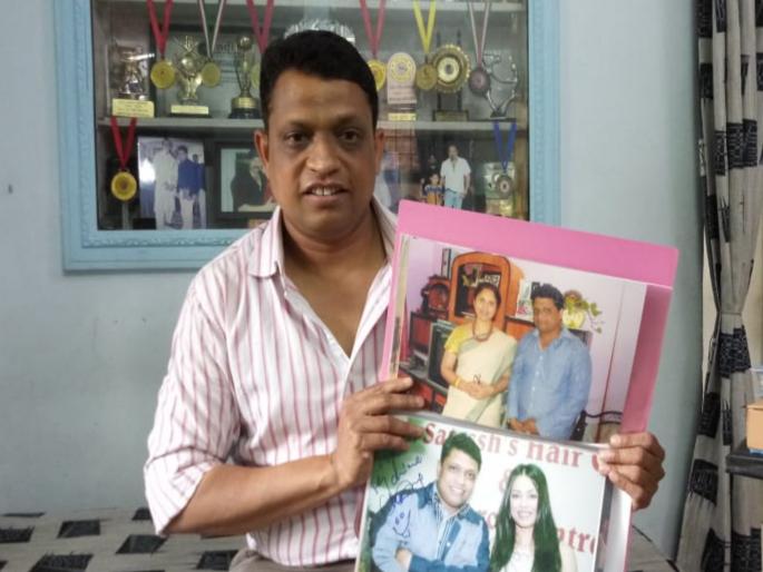 worldphotographyday : he made record by clicking photos with celebrities | #Worldphotographyday : मान्यवरांसाेबत छायाचित्रे काढून त्यांनी केला विक्रम worldphotographyday : he made record by clicking photos with celebrities | #Worldphotographyday : मान्यवरांसाेबत छायाचित्रे काढून त्यांनी केला विक्रम