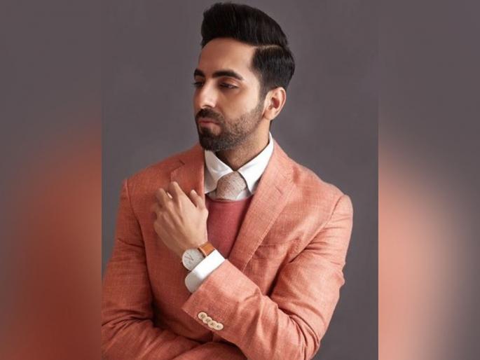 Ayushmann khurrana hiked his fees to rupees 3.5 crore for an advertisement after winning national award reports | आयुषमान बनला महागडा अभिनेता, एका जाहिरातीसाठी घेणार आता इतके कोटी Ayushmann khurrana hiked his fees to rupees 3.5 crore for an advertisement after winning national award reports | आयुषमान बनला महागडा अभिनेता, एका जाहिरातीसाठी घेणार आता इतके कोटी