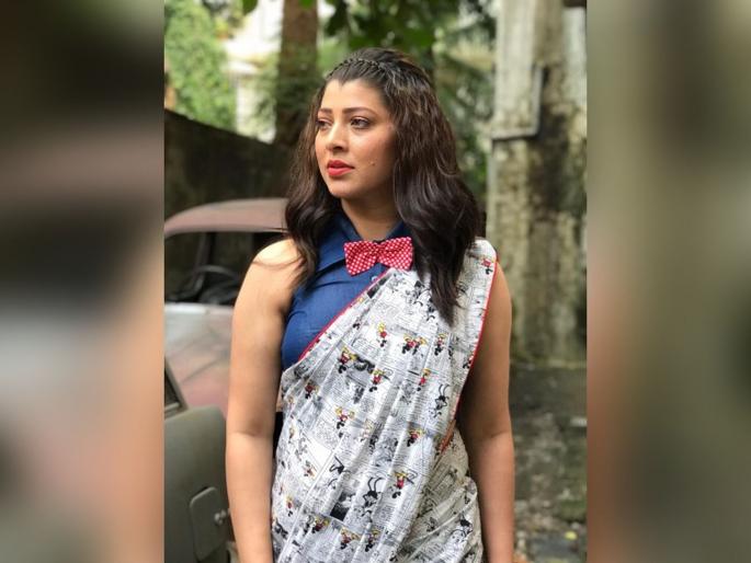 Tejaswini Pandit's comic saree pic is getting viral | तेजस्विनी पंडितच्या साडीतील फोटोनं वेधून घेतलं सगळ्यांचं लक्ष, ही आहे साडीची खासियत Tejaswini Pandit's comic saree pic is getting viral | तेजस्विनी पंडितच्या साडीतील फोटोनं वेधून घेतलं सगळ्यांचं लक्ष, ही आहे साडीची खासियत