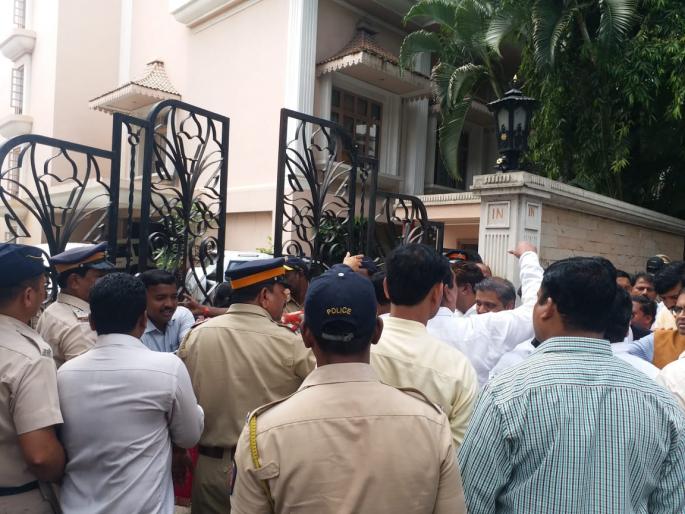 Shiv Sena MLAs Called for a meeting and stopped at Sahyadri guest house | बैठकीसाठी बोलविले अन् गेटवरच रोखले; सह्याद्री अतिथीगृहाबाहेर शिवसेना आमदारांचा संताप Shiv Sena MLAs Called for a meeting and stopped at Sahyadri guest house | बैठकीसाठी बोलविले अन् गेटवरच रोखले; सह्याद्री अतिथीगृहाबाहेर शिवसेना आमदारांचा संताप