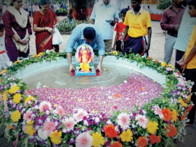 Ganesh Festival 2019 Immersion of idols must be done in artificial ponds | Ganesh Festival 2019 : मूर्ती विसर्जन पर्यायी कुंडांमध्येच करायला हवे! Ganesh Festival 2019 Immersion of idols must be done in artificial ponds | Ganesh Festival 2019 : मूर्ती विसर्जन पर्यायी कुंडांमध्येच करायला हवे!