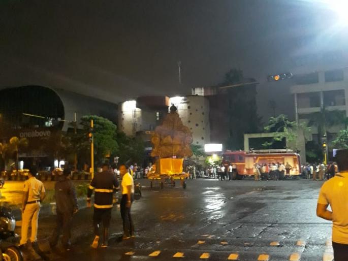 Lightning strikes 7 devotees at sea immersion procession; Worried about the nature of the three | सीवूडमध्ये विसर्जन मिरवणुकीत 7 भाविकांना लागला विजेचा धक्का; तिघांची प्रकृती चिंताजनक Lightning strikes 7 devotees at sea immersion procession; Worried about the nature of the three | सीवूडमध्ये विसर्जन मिरवणुकीत 7 भाविकांना लागला विजेचा धक्का; तिघांची प्रकृती चिंताजनक