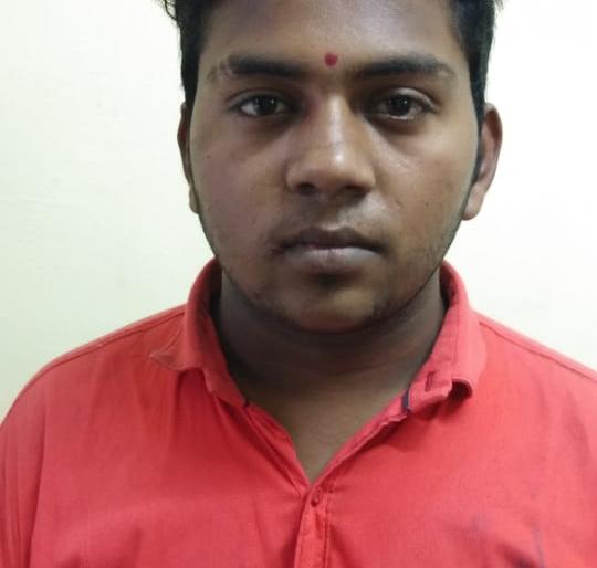 Arrested by Dhoom Style for extending mobile | धूम स्टाईलने मोबाईल लांबविणाऱ्या दोघांना अटक Arrested by Dhoom Style for extending mobile | धूम स्टाईलने मोबाईल लांबविणाऱ्या दोघांना अटक