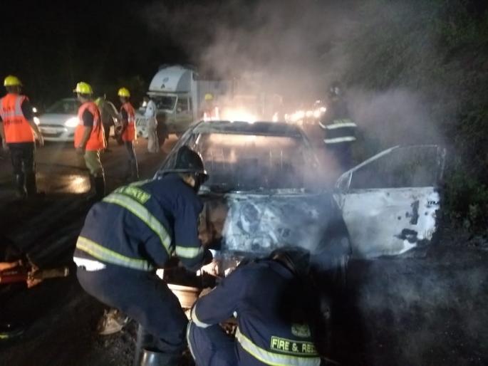 Traffic on Mumbai-Nashik highway after fire in car | कारने पेट घेतल्याने मुंबई-नाशिक महामार्गावर वाहतूक कोंडी Traffic on Mumbai-Nashik highway after fire in car | कारने पेट घेतल्याने मुंबई-नाशिक महामार्गावर वाहतूक कोंडी