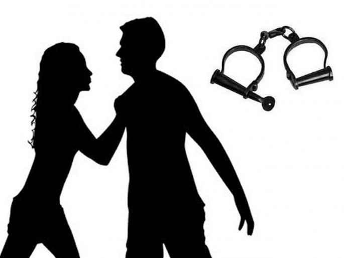 Accuse said item to girl and the young girl chased the accused by followed him | आयटम म्हणाला अन् तरुणीने पाठलाग करत पकडले आरोपीला Accuse said item to girl and the young girl chased the accused by followed him | आयटम म्हणाला अन् तरुणीने पाठलाग करत पकडले आरोपीला