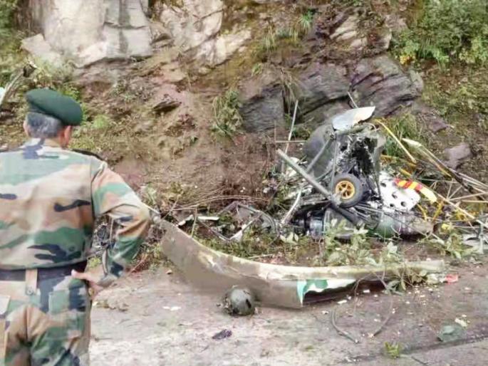 India Army helicopter crashes; Two pilot martyrs | भारतीय लष्कराचं हेलिकॉप्टर कोसळलं; दोन पायलट झाले शहीद India Army helicopter crashes; Two pilot martyrs | भारतीय लष्कराचं हेलिकॉप्टर कोसळलं; दोन पायलट झाले शहीद