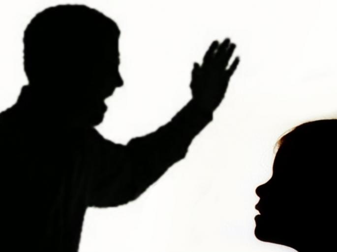 Shocking! Father brutally beats 4 years old boy; Video viral from wife | धक्कादायक! बापाकडून चिमुरड्याला बेदम मारहाण; पत्नीकडून व्हिडीओ वायरल