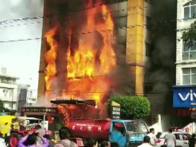 Fire breaks out at Golden Gate Hotel; one died | गोल्डन गेट हॉटेलला भीषण आग; एकाच मृत्यू Fire breaks out at Golden Gate Hotel; one died | गोल्डन गेट हॉटेलला भीषण आग; एकाच मृत्यू
